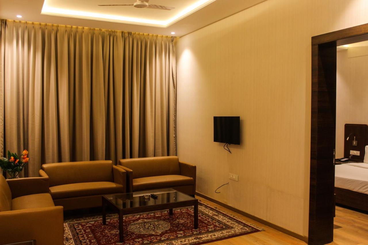 Hotel Rajhans Abhinandan Бхопал Экстерьер фото