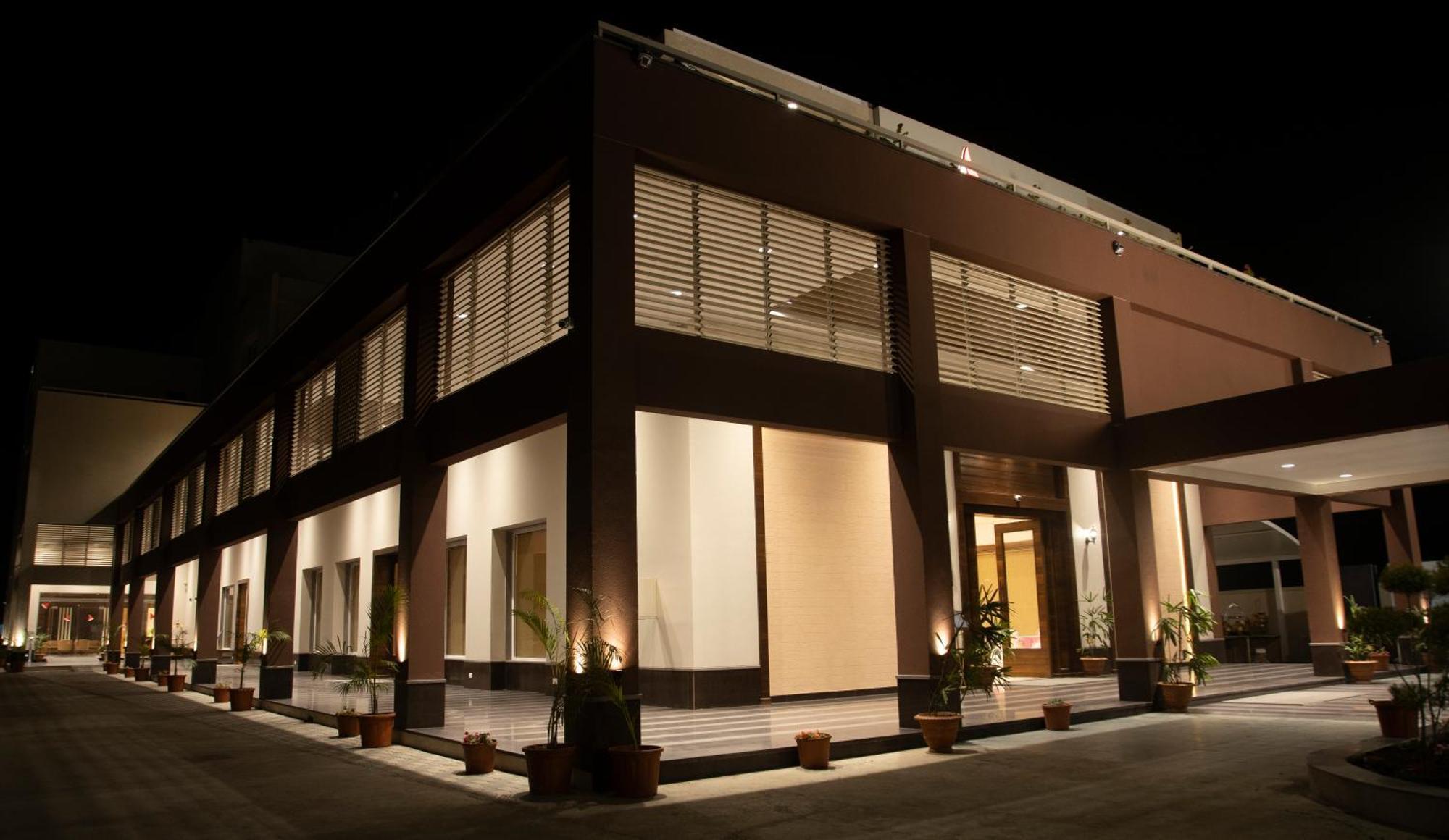 Hotel Rajhans Abhinandan Бхопал Экстерьер фото