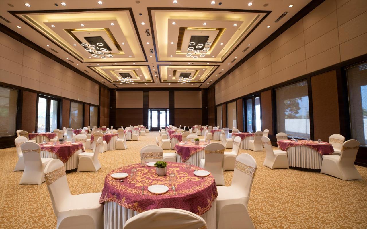 Hotel Rajhans Abhinandan Бхопал Экстерьер фото