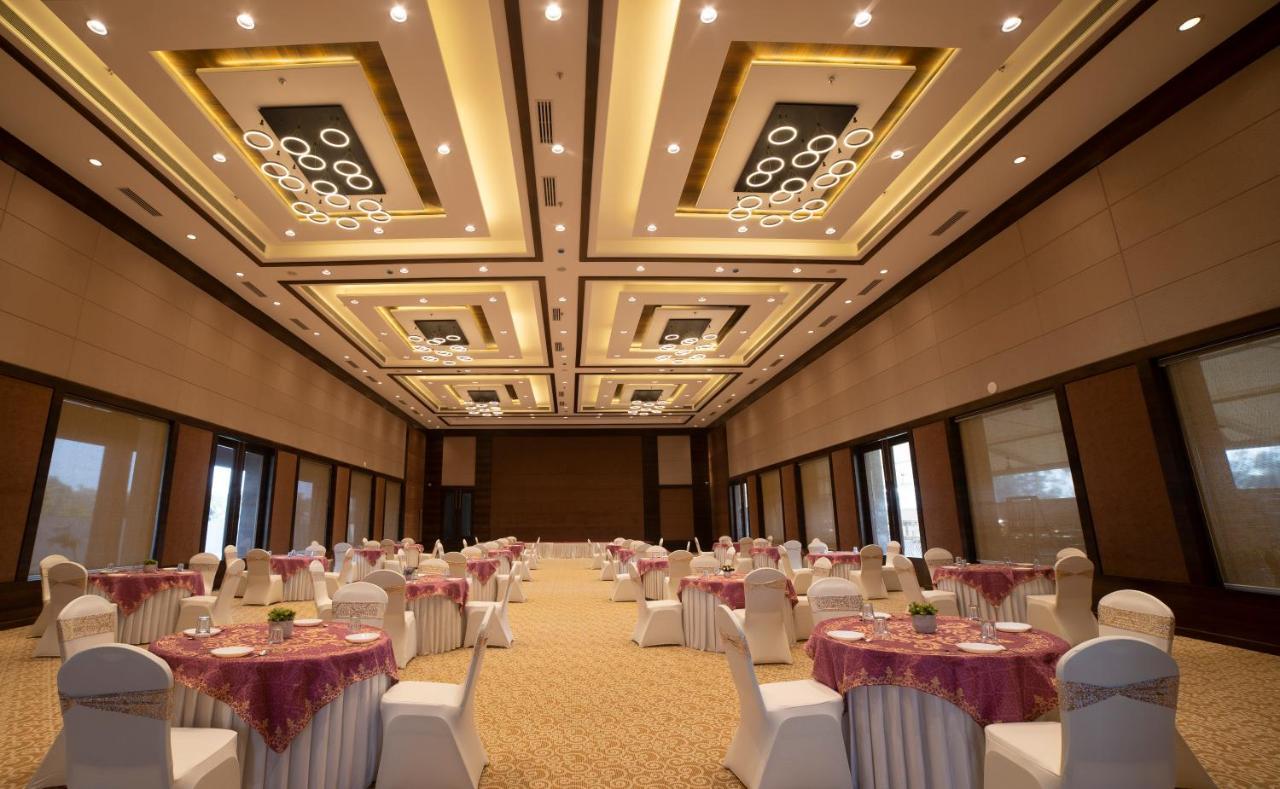 Hotel Rajhans Abhinandan Бхопал Экстерьер фото