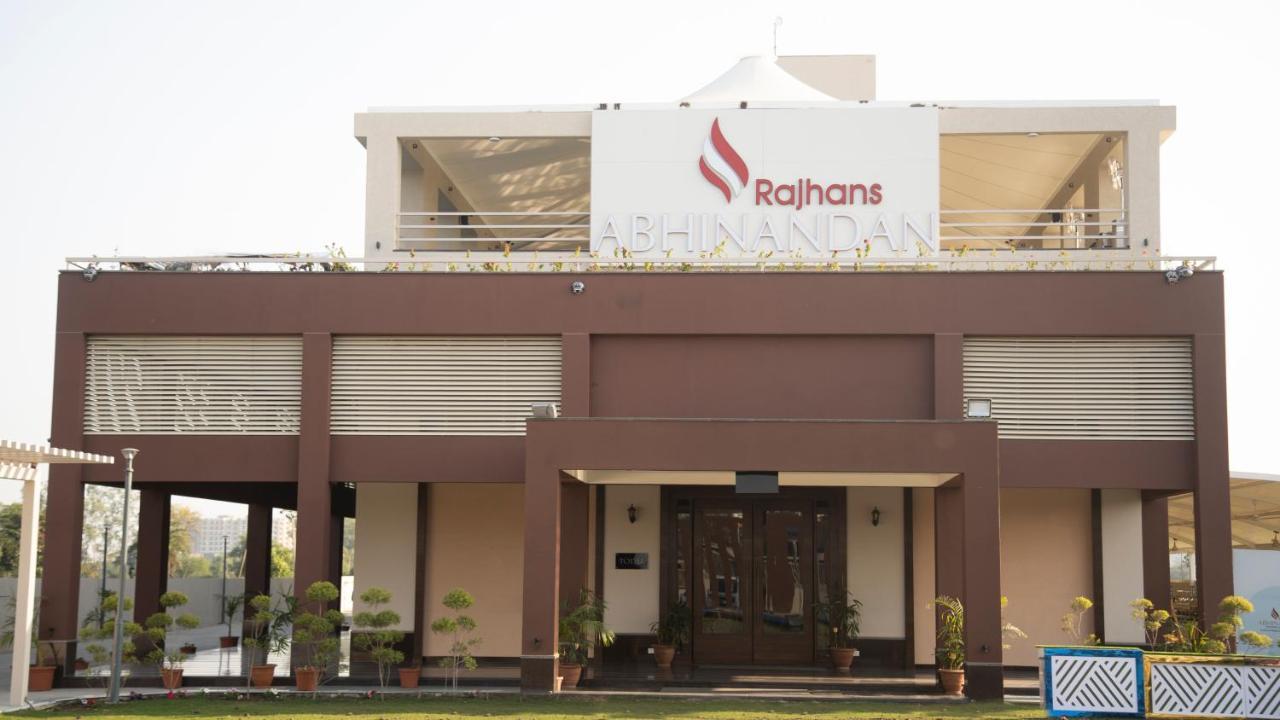 Hotel Rajhans Abhinandan Бхопал Экстерьер фото