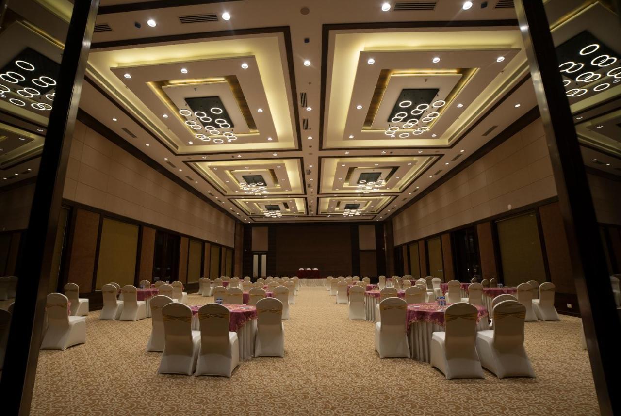 Hotel Rajhans Abhinandan Бхопал Экстерьер фото
