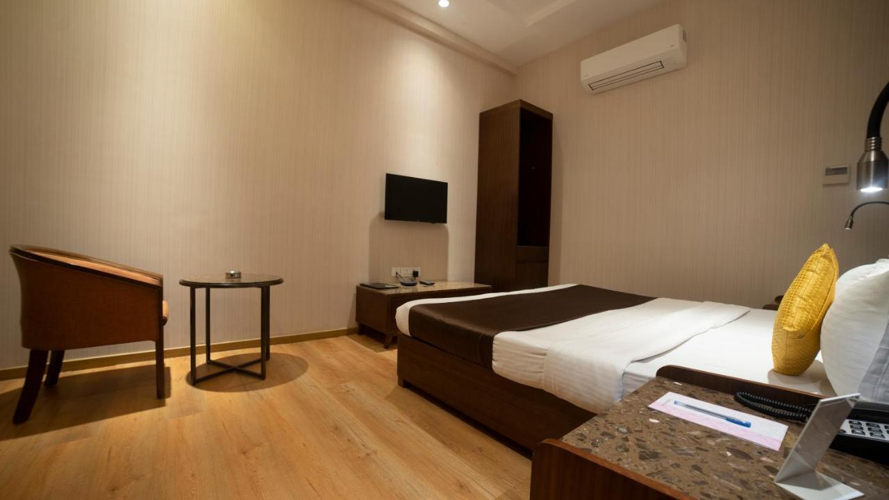Hotel Rajhans Abhinandan Бхопал Экстерьер фото